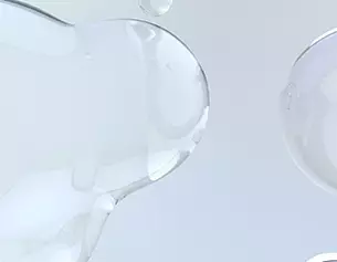 Abstracte, doorzichtige druppels op een lichte achtergrond, met een zachte en vloeibare uitstraling.