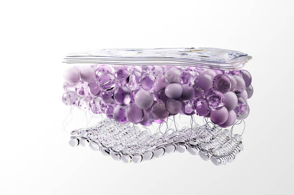 Une representation abstraite de spheres violettes et transparentes ainsi que de structures en forme de filet, formant ensemble une forme ondulee sur un fond clair.