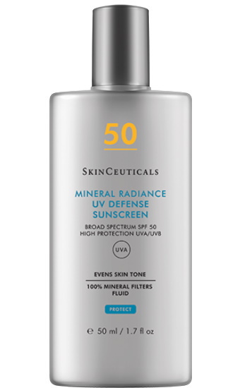 Mineral Radiance UV Defense SPF 50: Een getinte zonnebrandcrème samengesteld uit 100% minerale filters met breedspectrum UVA/UVB-bescherming dat de natuurlijke teint verbetert en de huid laat stralen